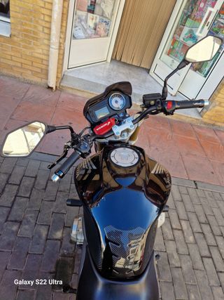 Honda Hornet CB600F. Etiqueta B.