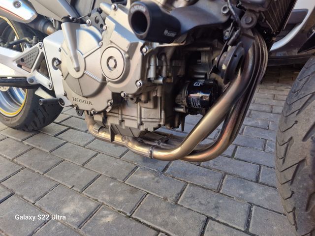 Honda Hornet CB600F.
Etiqueta B.