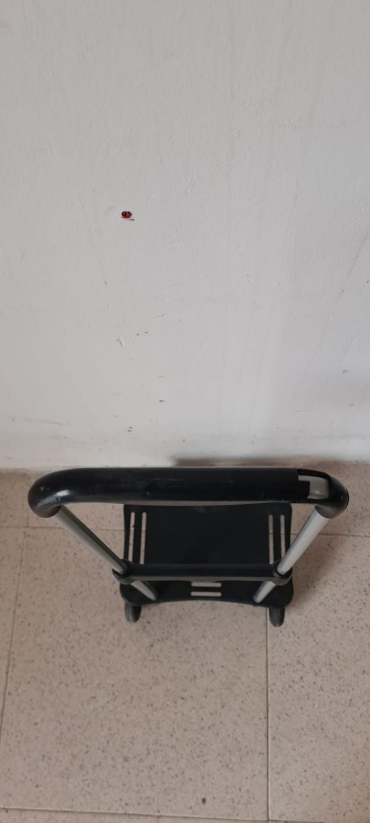 carro porta mochila  a 5€ y otro a 4€