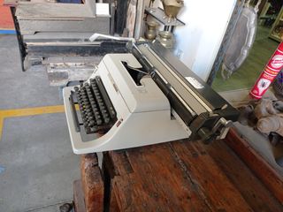 Maquina de escribir Olivetti