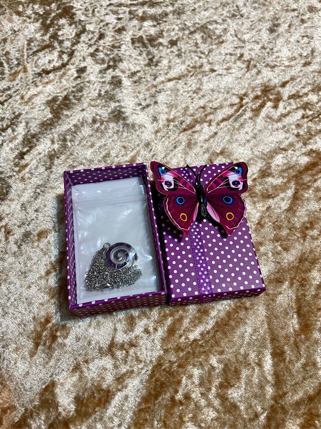 Colgante + cajita nuevos