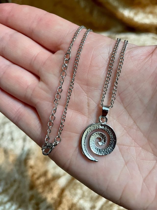 Colgante + cajita nuevos