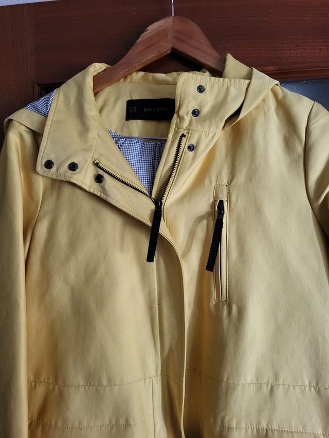 Abrigo amarillo ZARA