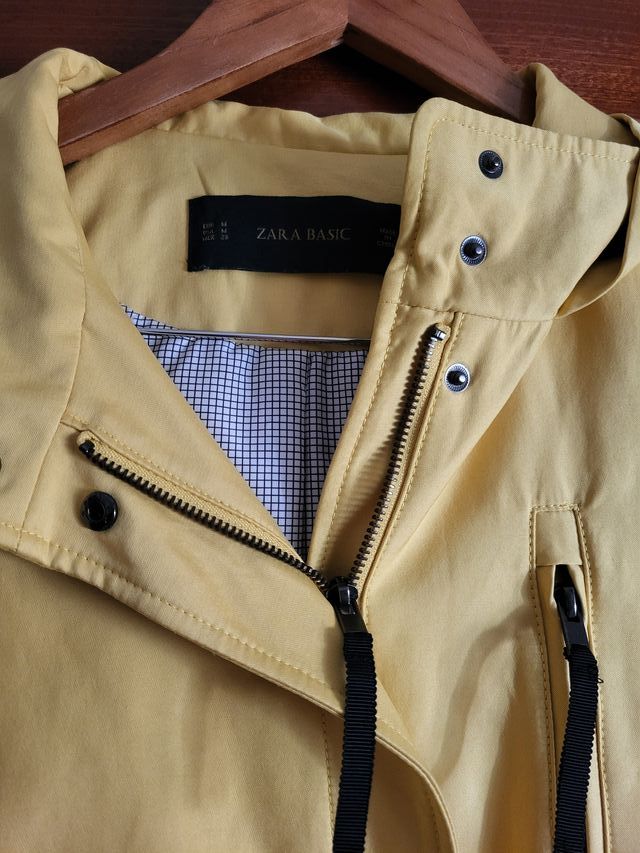 Abrigo amarillo ZARA