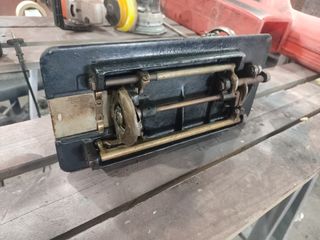 Maquina de coser antigua