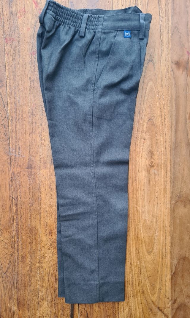 Pantalon gris uniforme talla 6