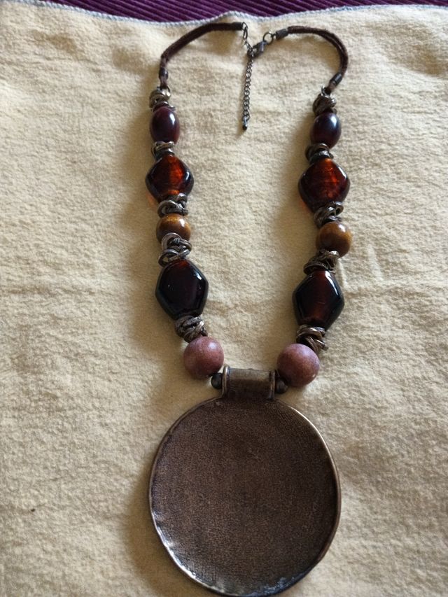 Collar cuentas y metal ) (Oferton)