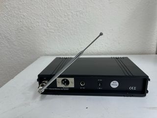 SISTEMA DE MICRÓFONO DE MANO INALÁMBRICO VHF.