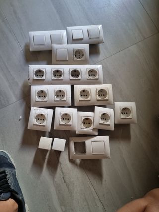 Llaves y enchufes simon