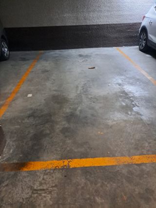 alquilo plaza de garage en zona escolapios vitoria