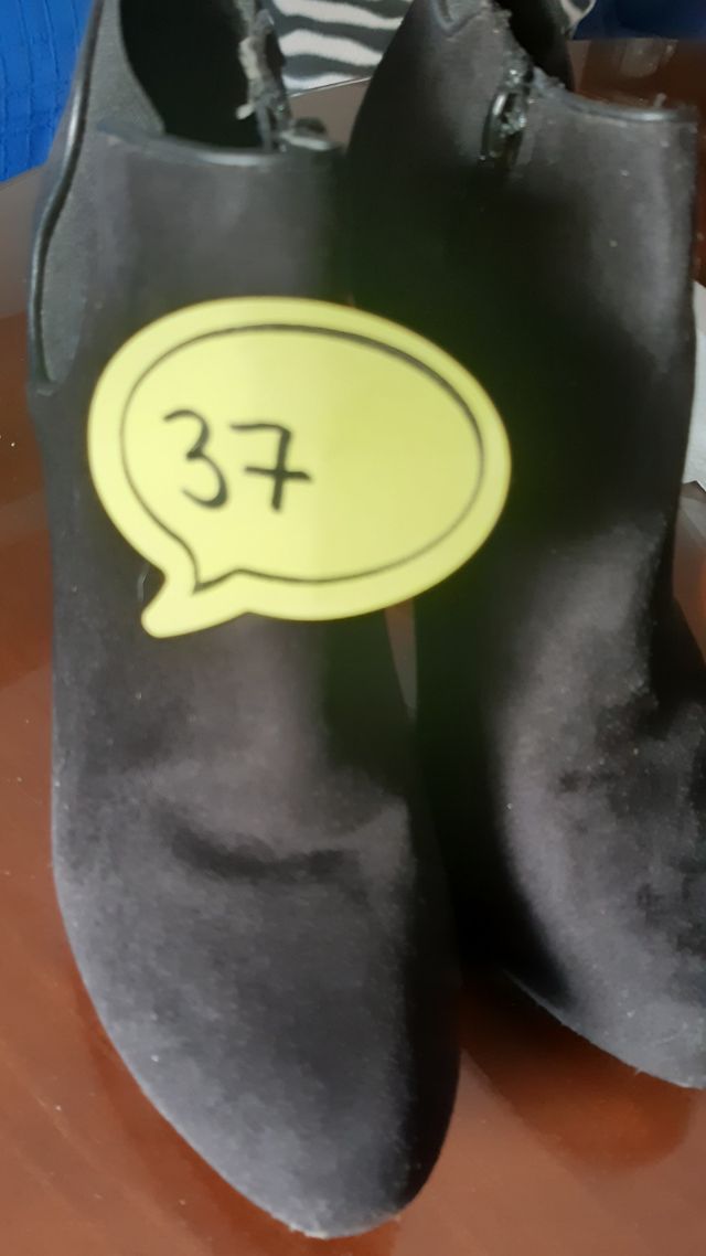 varios pares botines,en varios colores talla37 38