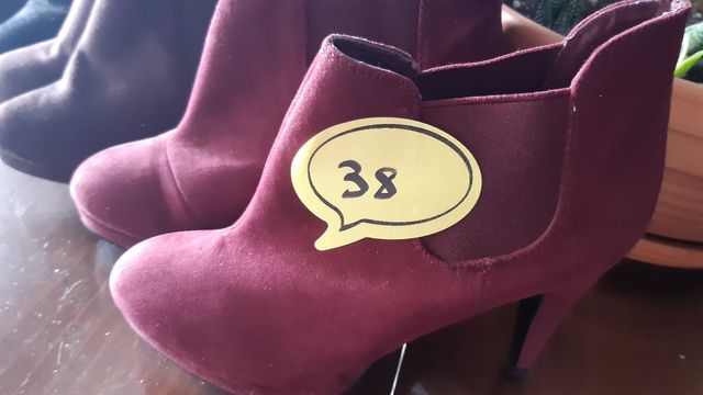 varios pares botines,en varios colores talla37 38