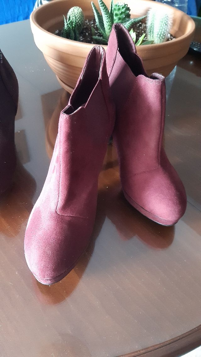 varios pares botines,en varios colores talla37 38