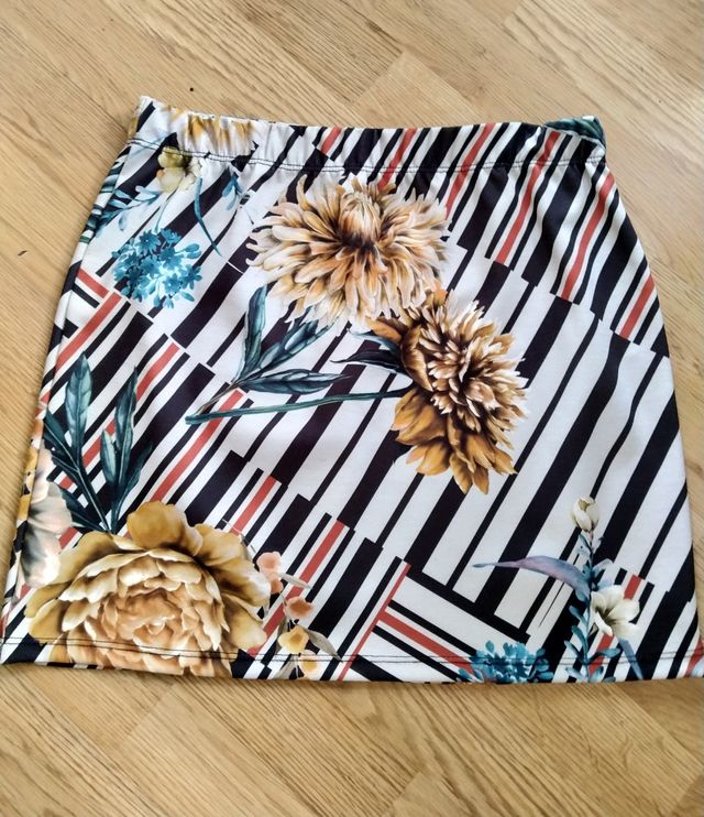 Falda corta Nina López 