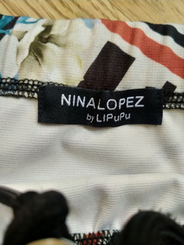 Falda corta Nina López 