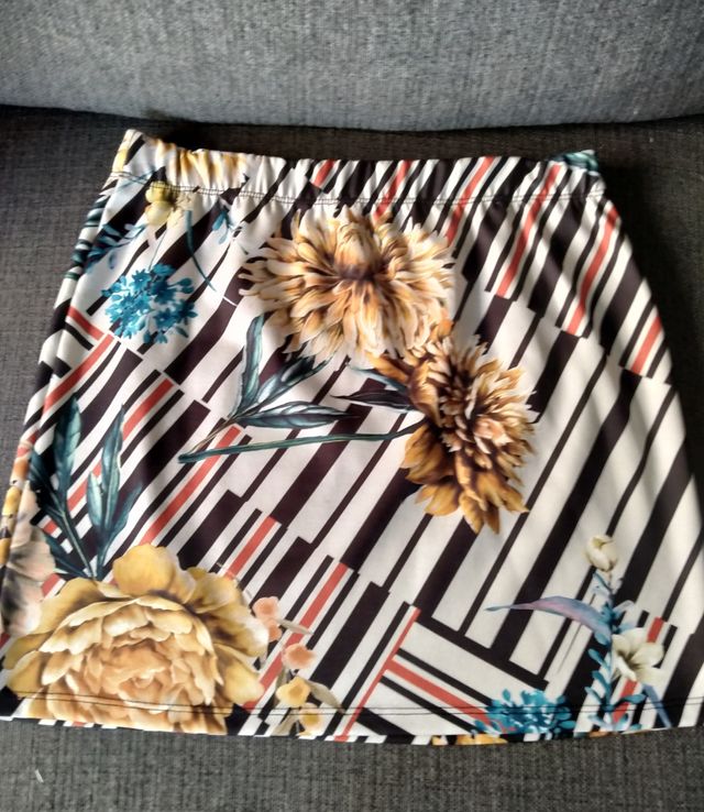 Falda corta Nina López 