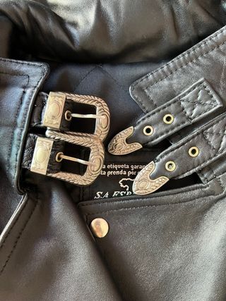 Chaqueta cruzada de piel