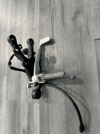 Reposapies delanteras Yamaha R6