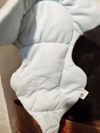 Mochila portabebés marsupio Chicco.