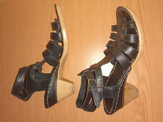 Sandalias con tacón negras