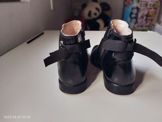 Botines de piel,de Zara.