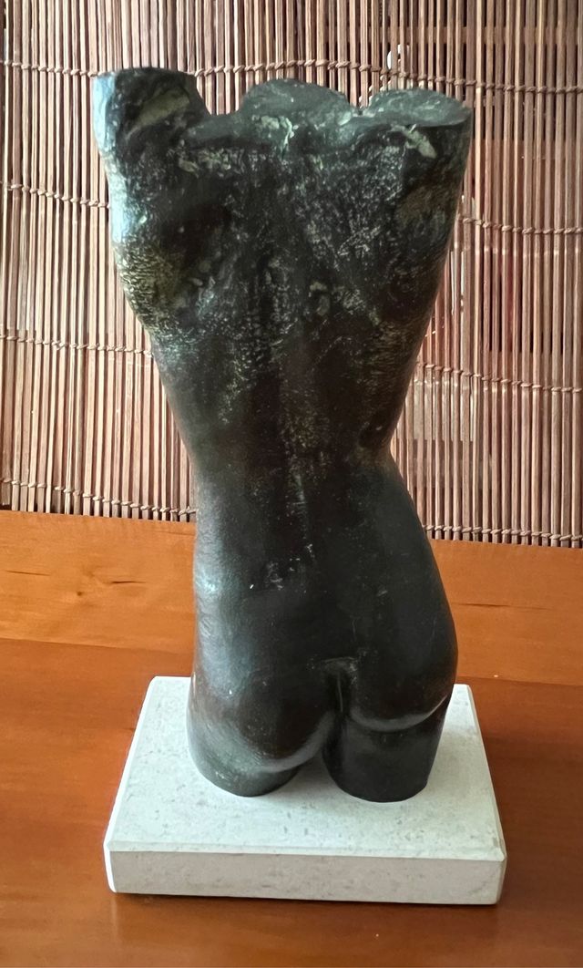 Figura de bronce