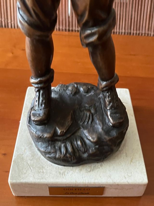 Figura de bronce