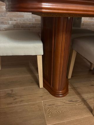 mesa de salón extensible cristal y cuatro sillas 