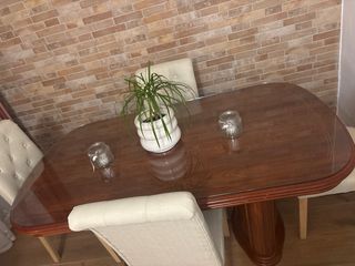 mesa de salón extensible cristal y cuatro sillas 