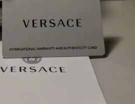 RELOJ VERSACE DORADO Y ROJO, NUEVO A ESTRENAR