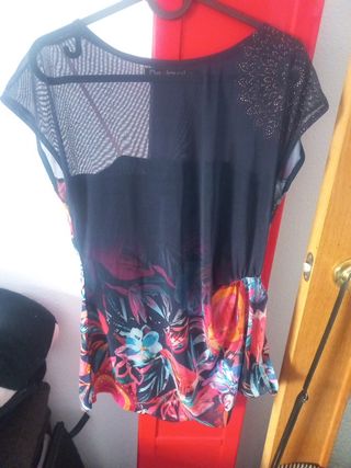Camiseta desigual nueva.