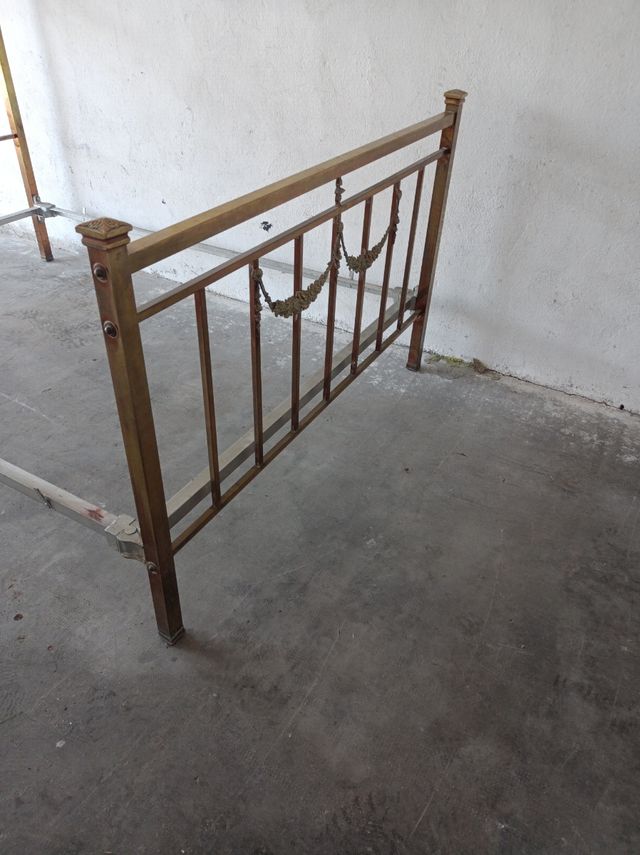 Cama antigua de matrimonio