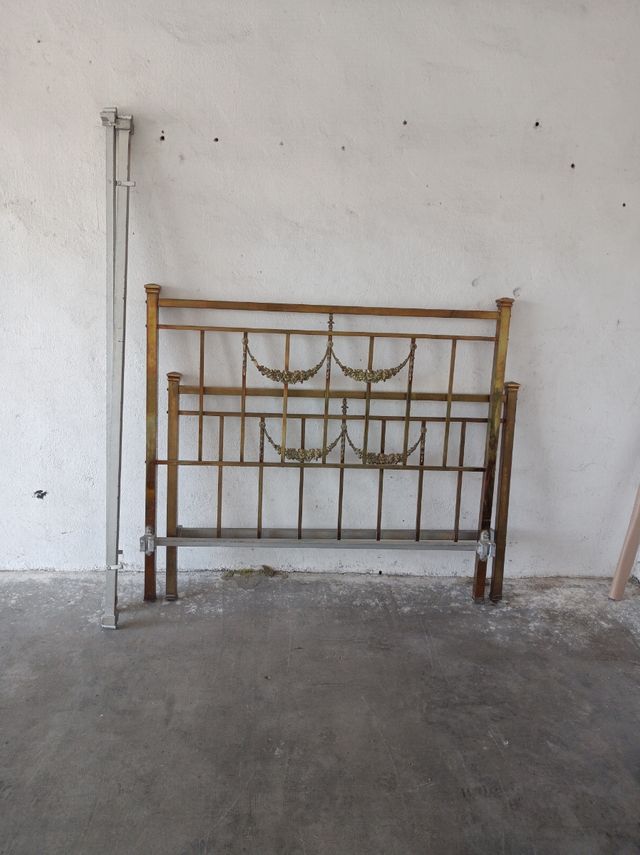 Cama antigua de matrimonio