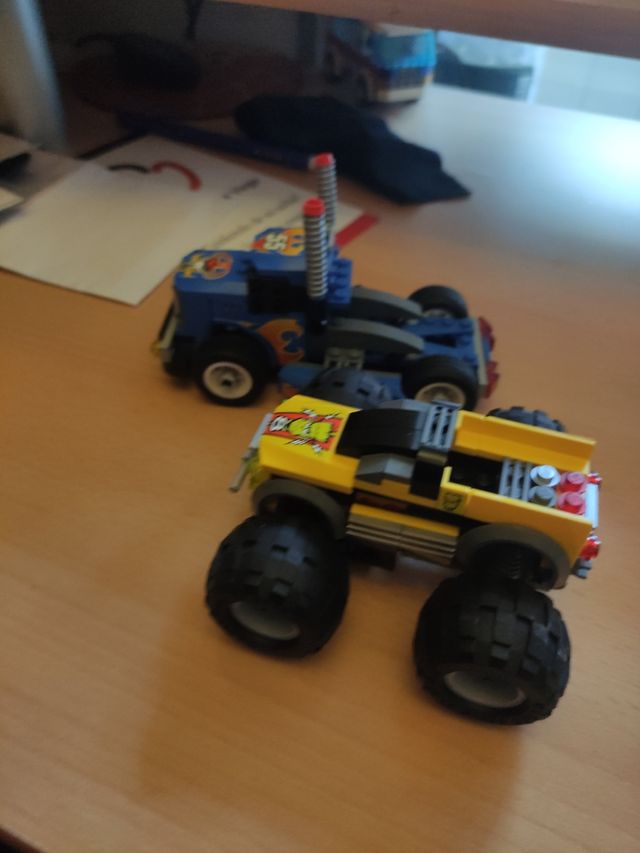 Camión y coche lego