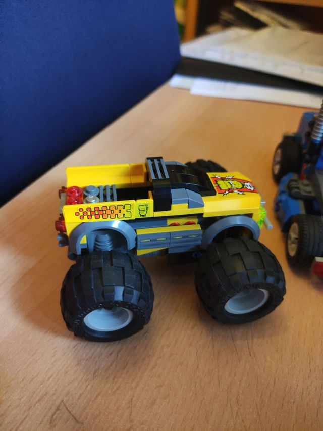 Camión y coche lego