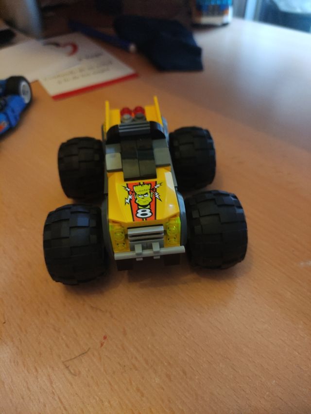 Camión y coche lego