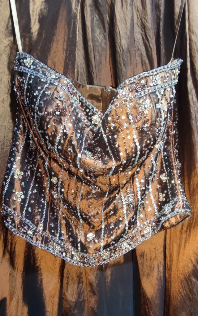 Vestito elegante lungo bronzo