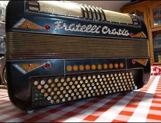 Acordeón italiano de lujo 120 bajos