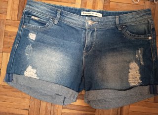 VAQUERO.:2 MINI FALDAS Y UN PANTALÓN CORTO.