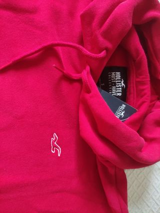 Sudadera Hollister con etiqueta 
