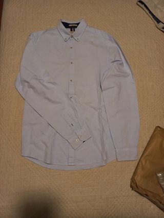 Camisa oxford azul claro. Talla S