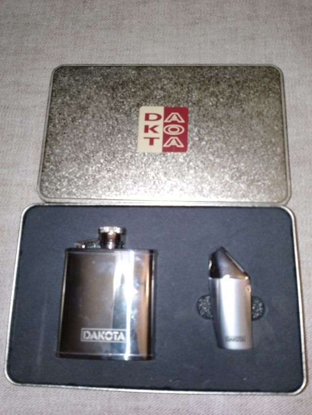 Borraccia liquore e accendino Dakota