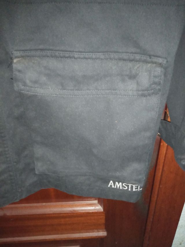 Chaqueta negra de Amstel 