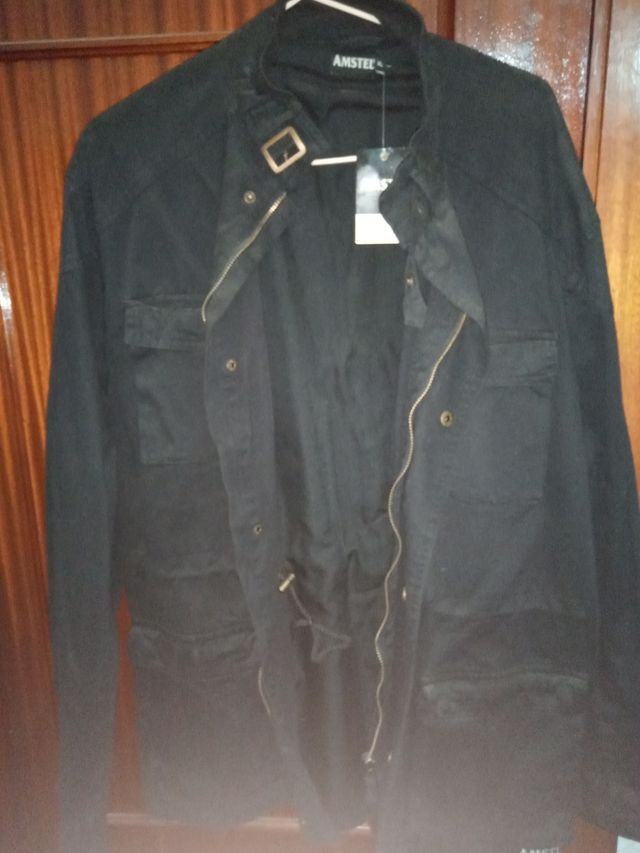 Chaqueta negra de Amstel 