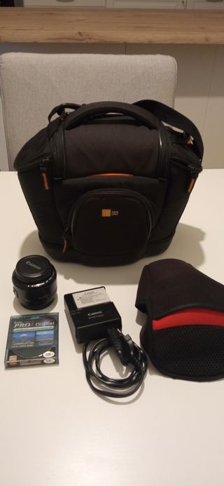 Cámara réflex CANON EOS 550D con accesorios