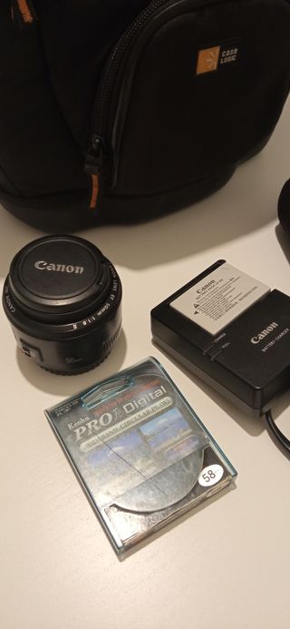Cámara réflex CANON EOS 550D con accesorios