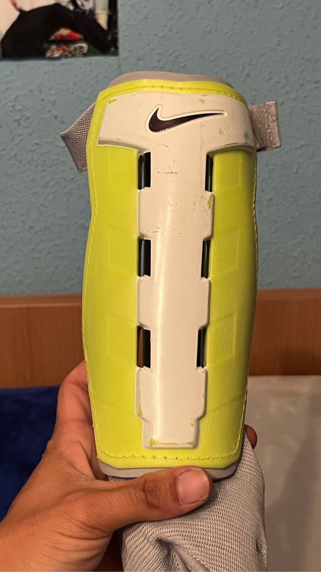 Espinilleras y tobillera NIKE