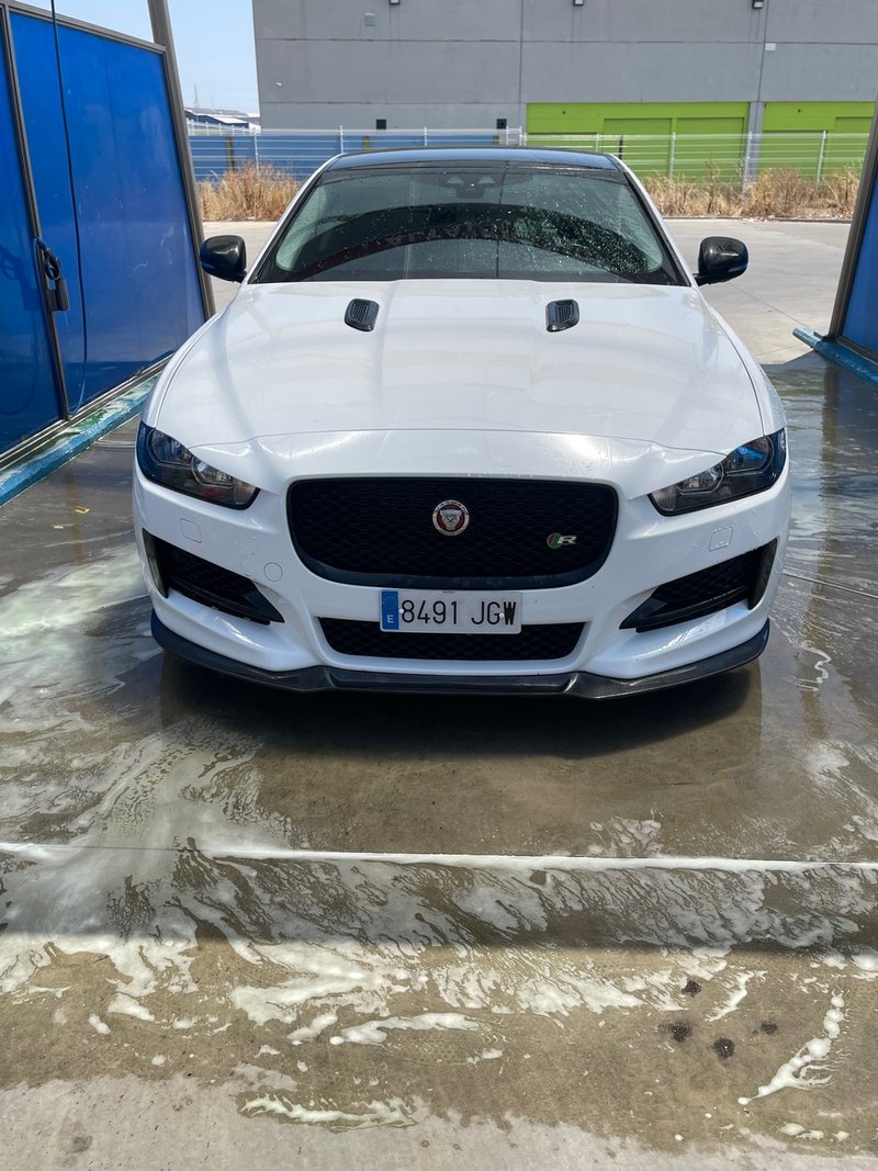 Jaguar Xe 2015 - foto 1