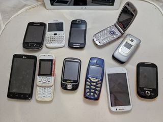 Lotto 11 cellulari ed un tablet