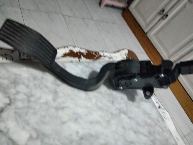 Pedal de aceleración Fiat doblo 2015